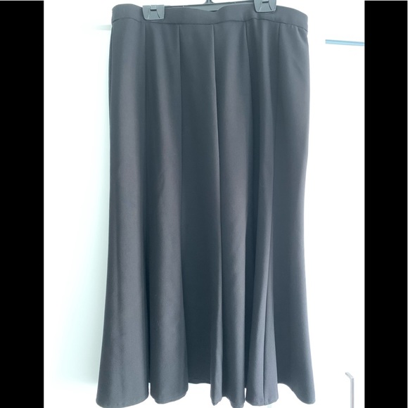 Allison Daley Dresses & Skirts - Allison Daley Mid-length black skirt with panels